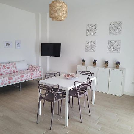 Appartamento Eleni 50M Spiaggia & Shopping Lido Marini Exterior foto